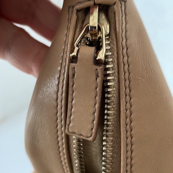 Authentic Gucci Leather Bag. - Picture 7 of 16
